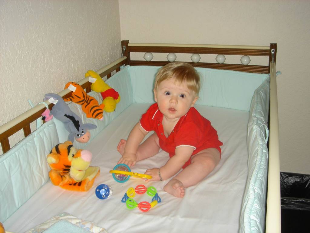 2005/08(Aug)/01(Ian)/1024x768_2005-08-26 Ian-5 and a half months-1.JPG